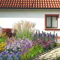 Staudenbeet Zeichnung 'Ein Kessel Buntes' - In der dargestellten Zeichnung werden alle Pflanzen bl�hend gezeigt, was nat�rlich nicht realistisch ist. Tats�chlich ist die Pflanzenliste so gew�hlt, dass �ber einen langen Zeitraum immer etwas bl�ht.