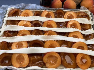 La W�he : une tarte suisse aux abricots et aux prunes – un d�lice estival aux fruits, tout droit venu de Suisse